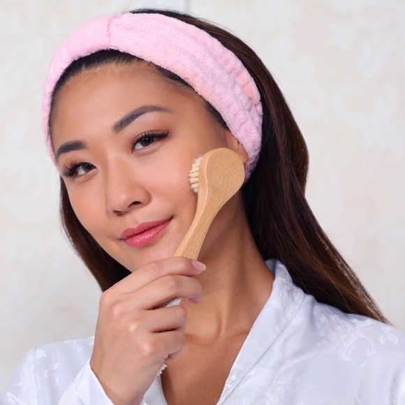 Daily Concepts Daily Facial Vegan Dry Brush - Picture 4 of 8